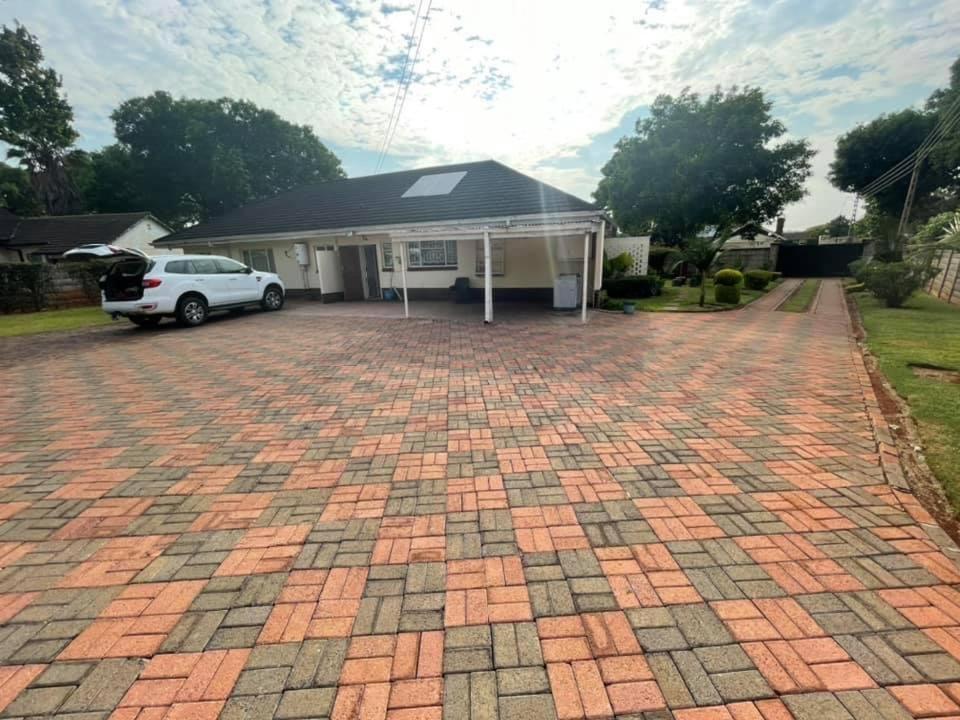 The Hawks Bed And Breakfast Harare Exteriör bild